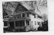 943-945 SPAIGHT ST, a Queen Anne house, built in Madison, Wisconsin in 1908.