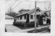 610 MILLER AVE 610 MILLER AVE, a Bungalow house, built in Madison, Wisconsin in 1916.