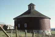 SH 54, SOUTH SIDE, .3 MI. EAST OF COUNTY HIGHWAY DD, a Late Gothic Revival centric barn, built in Gale, Wisconsin in .