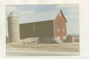 US HIGHWAY 151 0.7 MI SW OF COUNTY HIGHWAY V, a Astylistic Utilitarian Building barn, built in York, Wisconsin in .