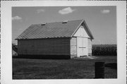 HIGHWAY 67, N SIDE, 1/2 MILE W OF PRAIRIE VIEW RD, a Astylistic Utilitarian Building corn crib, built in Walworth, Wisconsin in 1940.
