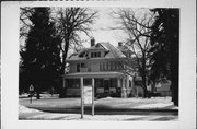 618 E WALWORTH AVE, a American Foursquare house, built in Delavan, Wisconsin in 1915.