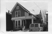 407 W MIFFLIN ST, a Queen Anne house, built in Madison, Wisconsin in 1922.