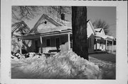 427 COOK ST, a Gabled Ell house, built in Lake Geneva, Wisconsin in 1890.
