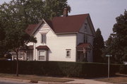 211 PEARL AVE, a Queen Anne rectory/parsonage, built in Mukwonago (village), Wisconsin in 1892.