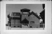 1420 E VALLEY RD, a Craftsman one to six room school, built in Oconomowoc, Wisconsin in 1911.