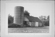 N SIDE OF COUNTY HIGHWAY KE .4 M E OF MAPLE AVE, a Astylistic Utilitarian Building silo, built in Delafield, Wisconsin in .
