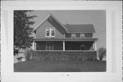 N48 W27368 LYNNDALE RD, a Gabled Ell house, built in Lisbon, Wisconsin in 1870.