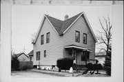 N 89 W 15937 MAIN ST, a Cross Gabled house, built in Menomonee Falls, Wisconsin in 1911.