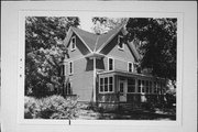 N 90 W 16660 ROOSEVELT DR, a Cross Gabled house, built in Menomonee Falls, Wisconsin in 1913.
