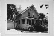 N 90 W 16673 ROOSEVELT DR, a Front Gabled house, built in Menomonee Falls, Wisconsin in 1919.
