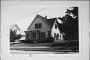 N 90 W 16819 ROOSEVELT DR, a Cross Gabled house, built in Menomonee Falls, Wisconsin in 1891.