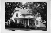 616 DIVISION ST, a Queen Anne house, built in Mukwonago (village), Wisconsin in 1900.