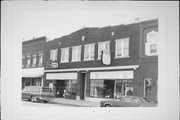 145-149 E WISCONSIN AVE, a Commercial Vernacular large retail building, built in Oconomowoc, Wisconsin in 1915.