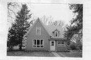 530 SCOTT ST, a Gabled Ell house, built in Mazomanie, Wisconsin in 1922.