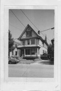 843-845 JENIFER ST, a Queen Anne house, built in Madison, Wisconsin in 1906.