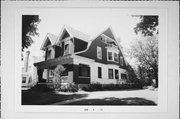 615 N WYMAN ST, a Queen Anne house, built in New London, Wisconsin in 1908.