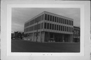 100 W WISCONSIN AVE, a International Style bank/financial institution, built in Neenah, Wisconsin in 1963.