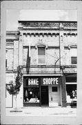 117 W MAIN ST, a Italianate small retail building, built in Omro, Wisconsin in 1912.