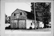 501 E RIVER DR, a Astylistic Utilitarian Building barn, built in Omro, Wisconsin in 1900.