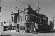 579-581 N MAIN ST, a Queen Anne retail building, built in Oshkosh, Wisconsin in 1895.