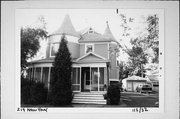 219 W NEW YORK AVE 219 W NEW YORK AVE, a Queen Anne house, built in Oshkosh, Wisconsin in 1895.