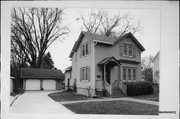 804 W 6TH ST, a Queen Anne house, built in Marshfield, Wisconsin in .