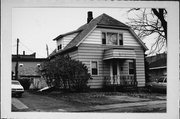 100 S MAPLE AVE 100 S MAPLE AVE, a Front Gabled house, built in Marshfield, Wisconsin in 1898.