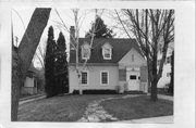 2133 COMMONWEALTH AVE, a Colonial Revival/Georgian Revival house, built in Madison, Wisconsin in 1934.