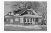 985 VELP AVE 985 VELP AVE, a Bungalow house, built in Green Bay, Wisconsin in 1928.