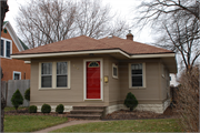 720 CHAUNCEY ST, a Bungalow house, built in Eau Claire, Wisconsin in 1922.