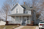 644 N ADAMS ST, a Queen Anne house, built in Lancaster, Wisconsin in 1900.