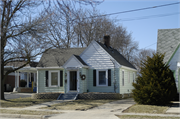426 S RIVER ST, a Gabled Ell house, built in Janesville, Wisconsin in 1940.