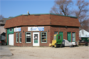 406 MADISON ST, a Other Vernacular gas station/service station, built in Walworth, Wisconsin in 1946.