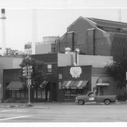 607-609 E WASHINGTON AVE 607-609 E WASHINGTON AVE, a Commercial Vernacular small retail building, built in Madison, Wisconsin in 1915.