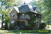 402 GRAND AVE, a Queen Anne house, built in Mukwonago (village), Wisconsin in 1905.