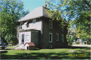 402 GRAND AVE, a Queen Anne house, built in Mukwonago (village), Wisconsin in 1905.