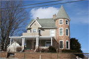 530 E LOUISA ST, a Queen Anne house, built in Darlington, Wisconsin in 1897.
