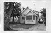 2225 ROWLEY AVE 2225 ROWLEY AVE, a Bungalow house, built in Madison, Wisconsin in 1921.