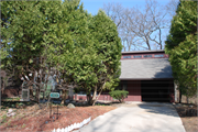 3926 PLYMOUTH CIR 3926 PLYMOUTH CIR, a Contemporary house, built in Madison, Wisconsin in 1957.
