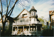 2710 N HACKETT AVE, a Queen Anne house, built in Milwaukee, Wisconsin in 1895.