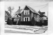 625 S MADISON ST, a Gabled Ell house, built in Stoughton, Wisconsin in 1900.