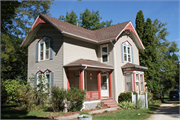 510 E MADISON AVE, a Queen Anne house, built in Milton, Wisconsin in 1885.