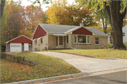 326 E MISSION RD 326 E MISSION RD, a Ranch house, built in Allouez, Wisconsin in 1951.