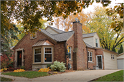2508 BETTY CT, a Colonial Revival/Georgian Revival house, built in Allouez, Wisconsin in 1940.