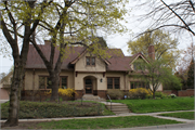 2642 E Beverly Rd 2642 E Beverly Rd, a Craftsman house, built in Shorewood, Wisconsin in 1916.