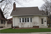 4200 N FARWELL AVE, a Side Gabled house, built in Shorewood, Wisconsin in 1921.