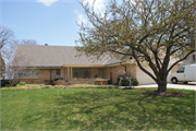 4130 N Lake Dr 4130 N Lake Dr, a Ranch house, built in Shorewood, Wisconsin in 1954.