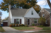 5243 N KENT AVE, a Side Gabled house, built in Whitefish Bay, Wisconsin in 1940.