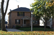915 E LEXINGTON BLVD, a American Foursquare house, built in Whitefish Bay, Wisconsin in 1955.